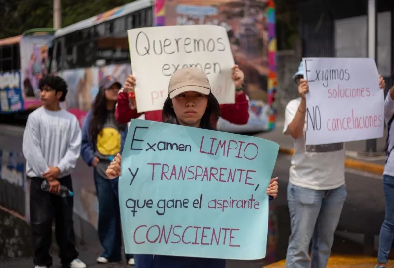 ASPIRANTES DE LA UNAM EXIGEN REPETIR EXAMEN PRESCENCIAL
