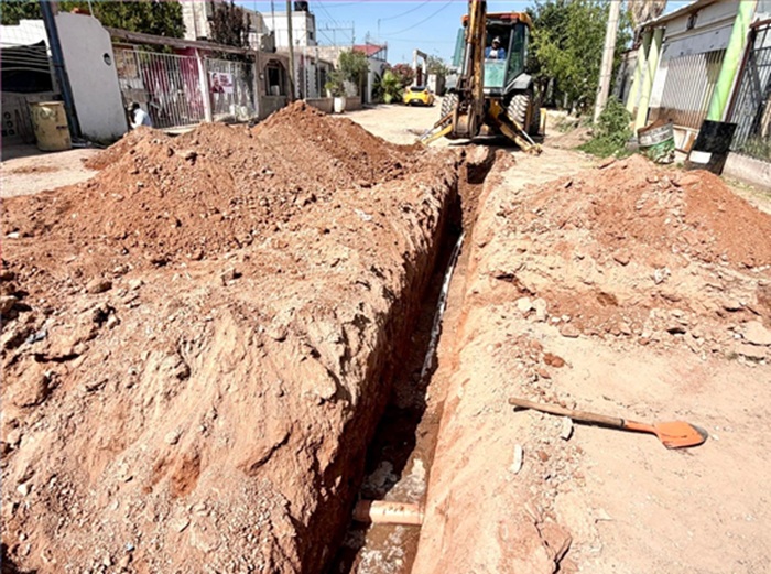 INICIA MUNICIPIO PAVIMENTACIÓN DE CALLE SANTIAGO CALDERÓN EN LA COLONIA FRANCISCO DOMÍNGUEZ