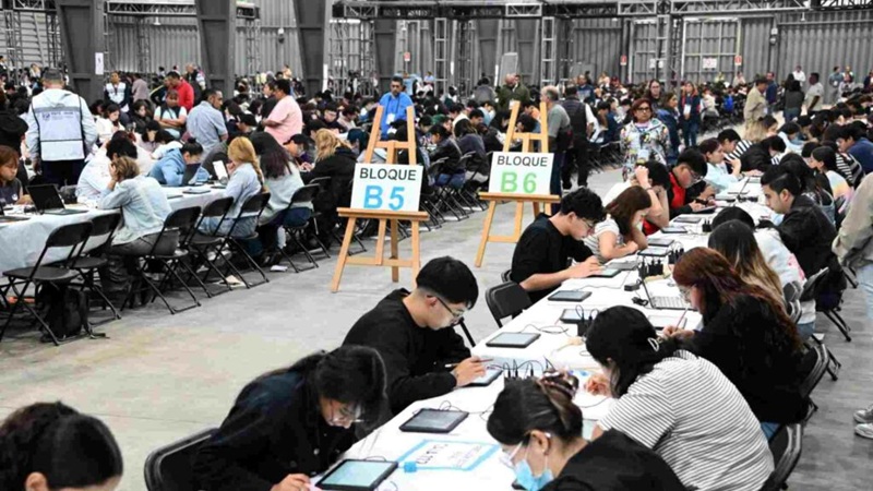 MÁS DE 8 MIL ASPIRANTES PRESENTAN EXAMEN PRESENCIAL DE LA UNAM EN EL PALACIO DE LOS DEPORTES 