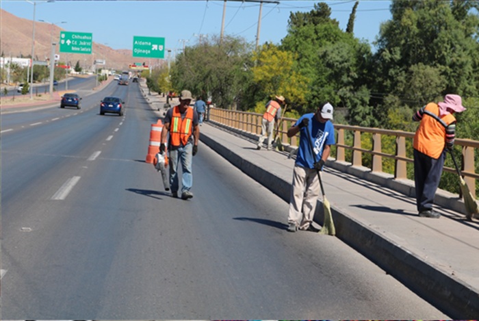 TRABAJA GOBIERNO MUNICIPAL DE FORMA PERMANENTE EN LIMPIEZA DE AVENIDAS AL SUR DE LA CIUDAD