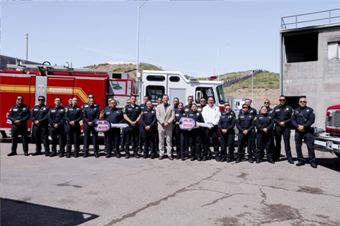 MARCO BONILLA FORTALECE AL HEROICO CUERPO DE BOMBEROS CON ENTREGA DE DOS NUEVAS BOMBERAS
