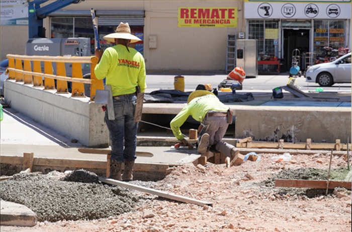 REALIZA MUNICIPIO INFRAESTRUCTURA PEATONAL EN PASO SUPERIOR VIALIDAD LOS NOGALES Y AVENIDA DE LAS INDUSTRIAS