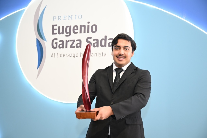 ESTUDIANTE DEL TEC DE MONTERREY CAMPUS CHIHUAHUA GANA EL PREMIO EUGENIO GARZA SADA CON UNA SOLUCIÓN PARA EL CAMPO
