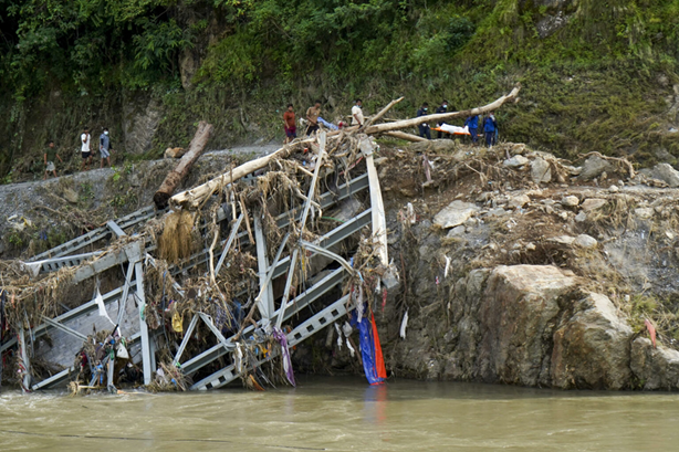 NEPAL MANTUVO ESTE SÁBADO LAS OPERACIONES DE BÚSQUEDA ONCE DÍAS DESPUÉS DE LA RIADA QUE DEVASTÓ LA ZONA.