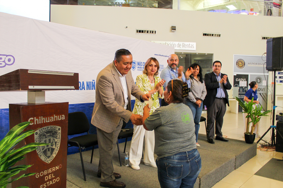 ENTREGA GOBIERNO DEL ESTADO 155 APOYOS A CUIDADORAS DE HIJAS E HIJOS DE MUJERES PRIVADAS DE LA LIBERTAD EN JUÁREZ