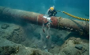 PEMEX TRABAJA EN REPARACIÓN Y CONTENCIÓN POR FUGA DE ACEITE CRUDO EN UN DUCTO MARINO EN CAMPECHE.