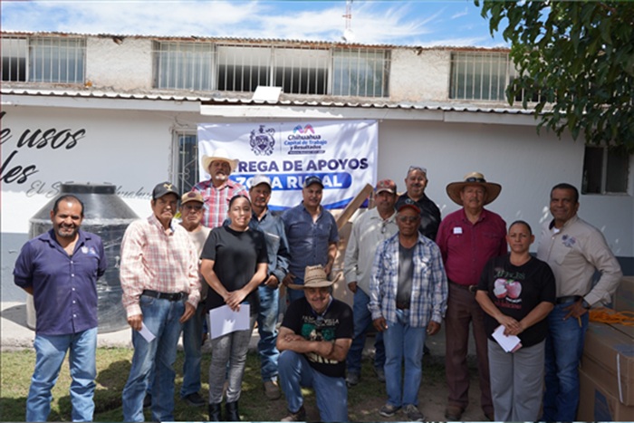 ENTREGA MUNICIPIO TINACOS Y CALENTADORES SOLARES EN HOGARES DE LA ZONA RURAL