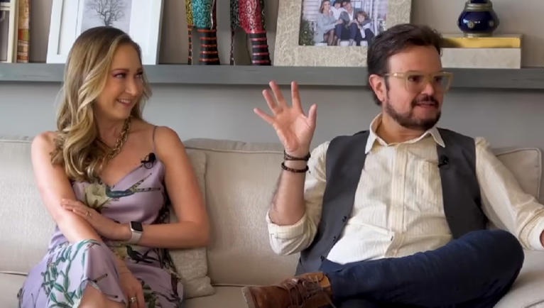 LA HISTORIA DE ALEKS SYNTEK Y SU ESPOSA KAREN CORONADO