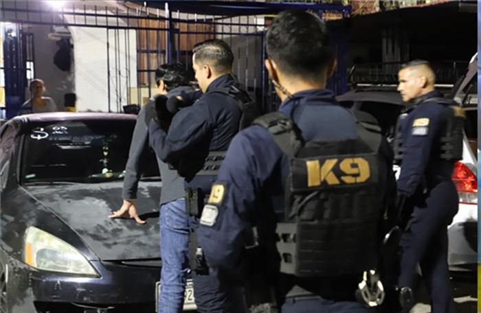 LLEVA POLICÍA MUNICIPAL 