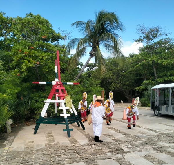 DANZA DE LOS HUAHUAS ENRIQUECE LA EXPERIENCIA TURÍSTICA DE TULUM