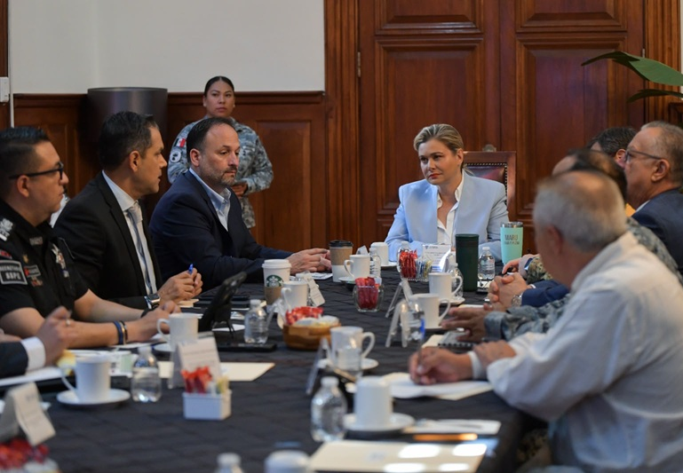 MARU CAMPOS PRESIDE MESA DE SEGURIDAD EN PALACIO DE GOBIERNO