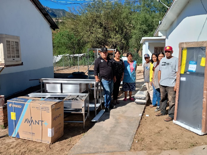 EQUIPAN DIF ESTATAL Y EL PROGRAMA NUTRICHIHUAHUA COMEDORES ESCOLARES Y COMUNITARIOS EN TRES MUNICIPIOS