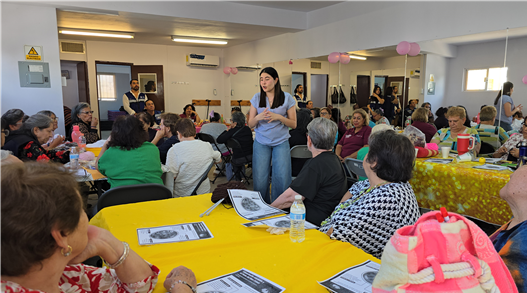 ADULTOS MAYORES APRENDEN SOBRE CUIDADOS DE LA SALUD EN CLUBS DEL ABUELO: MUNICIPIO