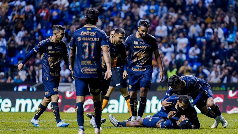 PUMAS VENCE A PUEBLA EN LOS MINUTOS FINALES