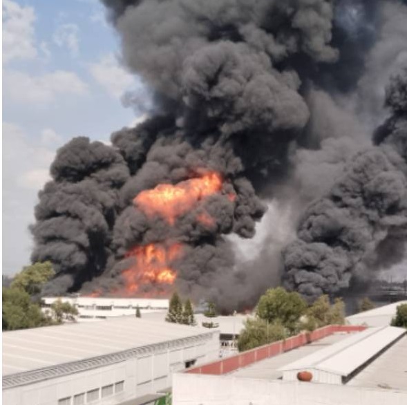 SE REGISTRA FUERTE INCENDIO EN FÁBRICA DE ECATEPEC