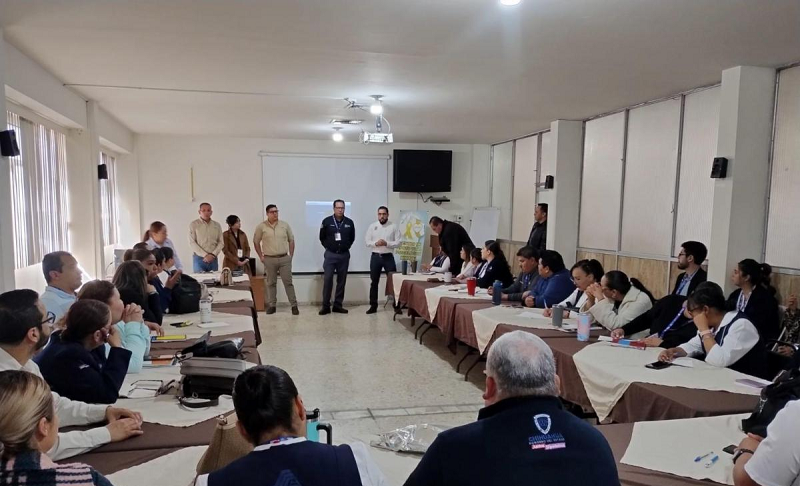 CAPACITAN FECHAC Y CEPID A UNIVERSITARIOS, DOCENTES, BOMBEROS, PROTECCIÓN CIVIL Y VIALIDAD EN TÉCNICAS PARA LA PREVENCIÓN DEL SUICIDIO EN PARRAL 