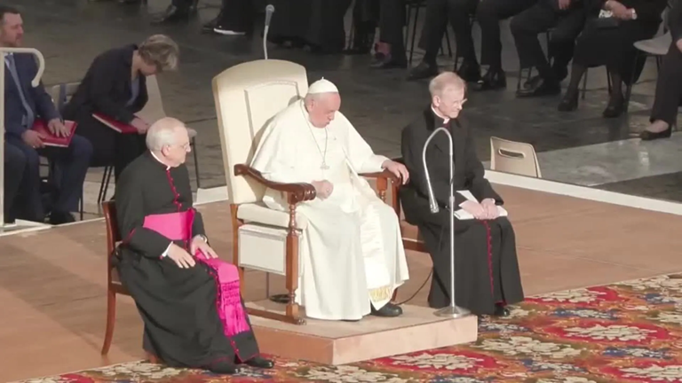 PAPA FRANCISCO PIDE REZAR DURANTE OCTUBRE “CONTRA LA LOCURA DE LA GUERRA”