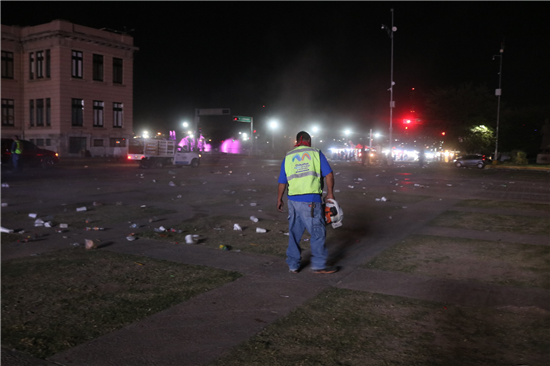 RETIRA GOBIERNO MUNICIPAL SEIS TONELADAS DE BASURA TRAS CONCIERTO EN PLAZA DEL ÁNGEL