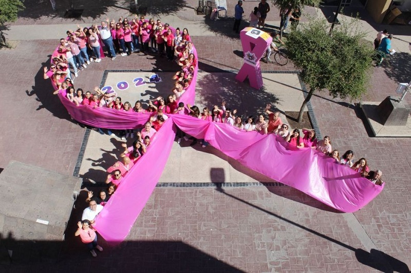 REALIZA IMSS CHIHUAHUA “LAZO ROSA” PARA REFRENDAR SU COMPROMISO EN EL COMBATE AL CÁNCER DE MAMA 