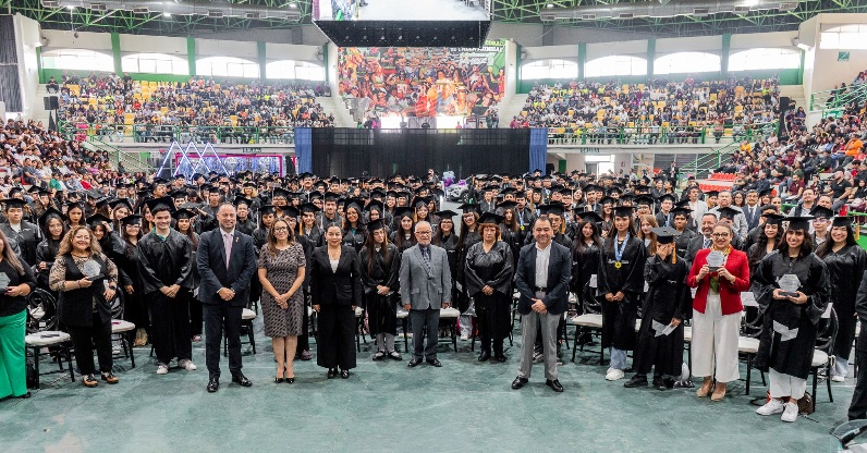 PREMIA Y RECONOCE ESTADO A MÁS DE 15 MIL ESTUDIANTES DE EXCELENCIA