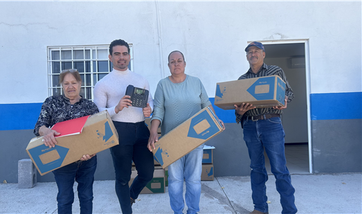 ENTREGA MUNICIPIO EN LA ZONA RURAL TELÉFONOS CELULARES FIJOS, EQUIPADOS CON ANTENA PARA MEJORAR LA SEÑAL