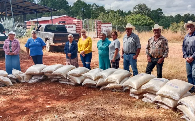 ENTREGAN MÁS DE 200 APOYOS AGRÍCOLAS A FAMILIAS DE MORIS