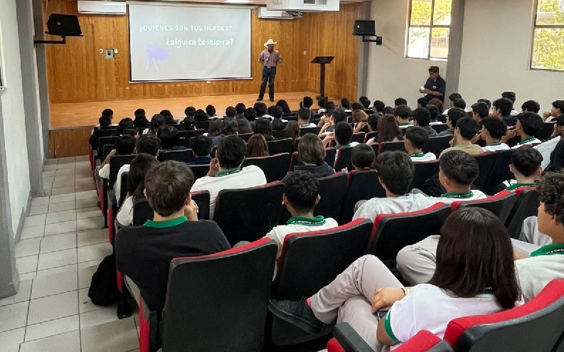 INSPIRAN A MÁS DE 160 ESTUDIANTES DEL CONALEP CON CONFERENCIA IMPARTIDA POR EMPRESARIO CHIHUAHUENSE