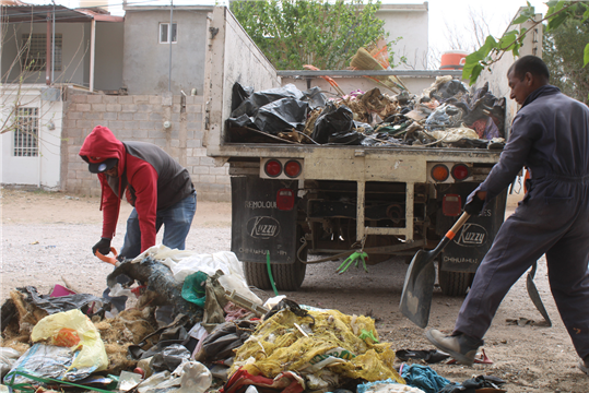 RETIRA GOBIERNO MUNICIPAL 2.5 TONELADAS DE BASURA Y TILICHES DE VIVIENDA AL SUR DE LA CIUDAD