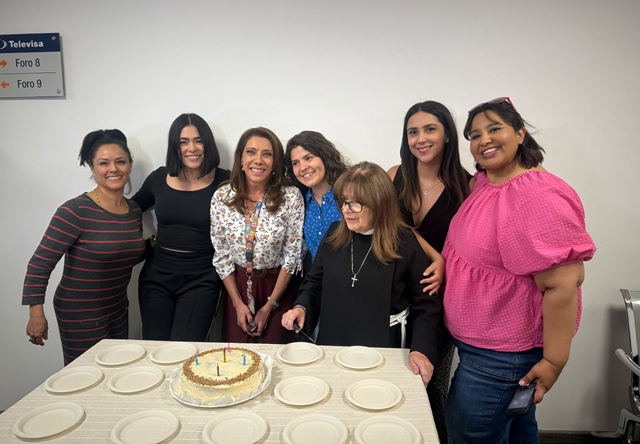 MONTEVERDE CELEBRA A CYNTHIA KLITBO POR SU CUMPLEAÑOS