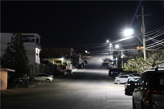BENEFICIA MUNICIPIO A MÁS DE 5 MIL VECINOS CON ALUMBRADO LED EN LA COLONIA CERRO DE LA CRUZ