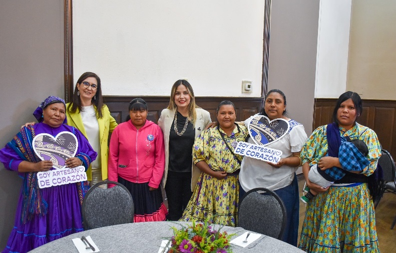 RECONOCE ESTADO LABOR DE LAS Y LOS ARTESANOS CHIHUAHUENSES
