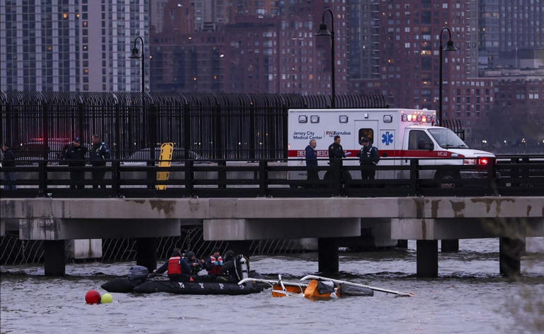 COMPAÑÍA DEL HELICÓPTERO QUE CAYÓ EN EL RÍO HUDSON DEJARÁ DE OPERAR 
