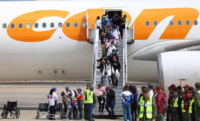 CORTE SUPREMA DE EU SUSPENDE DEPORTACIÓN DE VENEZOLANOS DESDE TEXAS