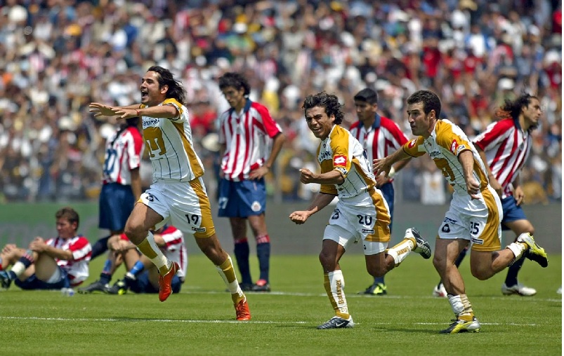 ¿FIRMARÁN LOS PUMAS O LAS CHIVAS EL GRAN FRACASO DEL TORNEO?