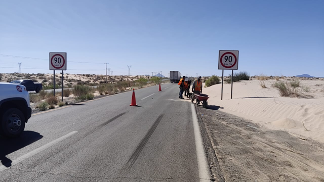 REALIZA SICT CHIHUAHUA LABORES DE LIMPIEZA EN TRAMO CHIHUAHUA-JUÁREZ, POR PASO DE TORMENTA DE ARENA