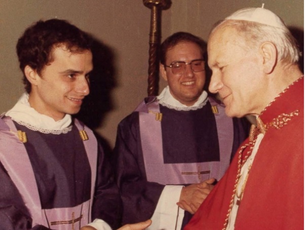 EL PAPA LEÓN XIV CONOCIÓ A FRANCISCO Y A JUAN PABLO II