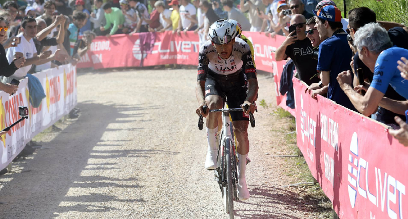 ISAAC DEL TORO:UN MEXICANO HACIENDO HISTORIA EN EL GIRO DE ITALIA