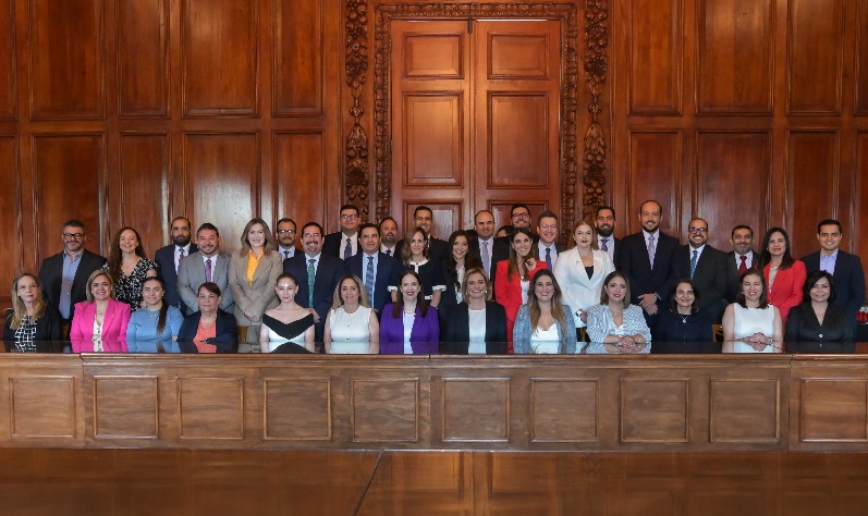 MARU CAMPOS RECIBE A MAGISTRADOS ELECTOS EN PALACIO DE GOBIERNO