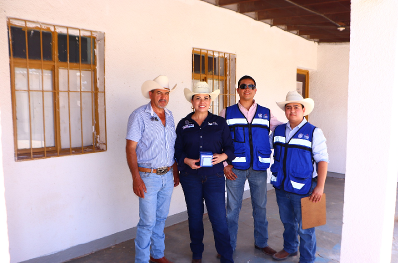 ACUDE MYRNA MONGE A ZONA RURAL PARA ENTREGA DE BECAS A ESTUDIANTES DE NIVEL BÁSICO Y MEDIO SUPERIOR