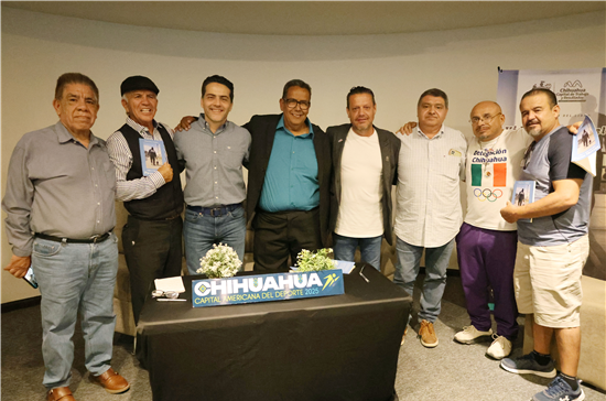 PRESENTAN LIBRO DEDICADO A ENTRENADOR DE BOXEO VIDA Y LEGADO DEL PICOS MONTES