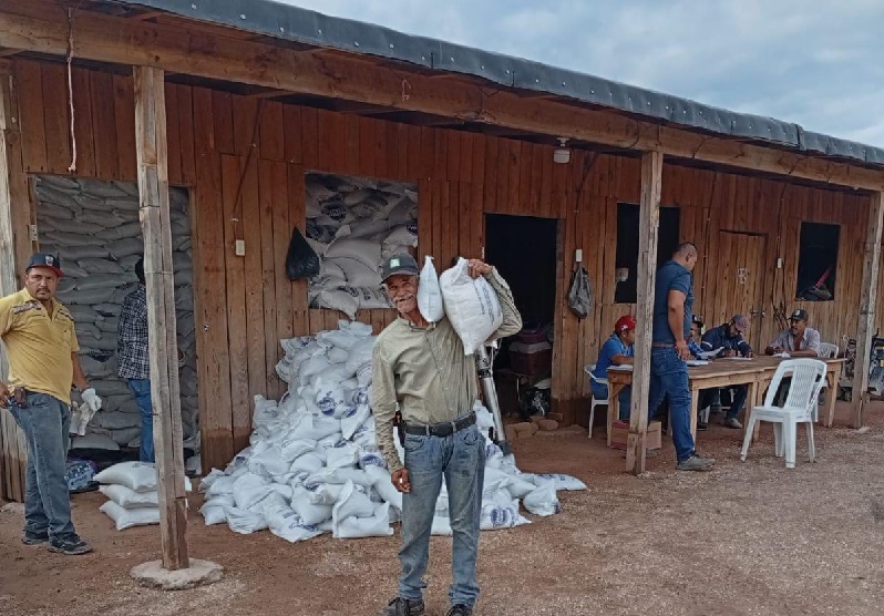ENTREGA DIF ESTATAL MAÍZ Y FRIJOL A MÁS DE 1,000 FAMILIAS DE MAGUARICHI Y MORIS