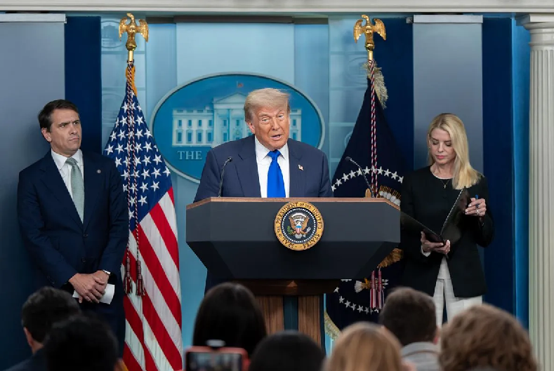 TRUMP ORDENA CORTAR LOS FONDOS FEDERALES A CUALQUIER ONG IMPLICADA EN DISTURBIOS
