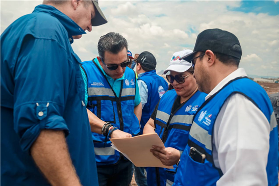 RECORRE ALCALDE BONILLA COLONIA PRADERAS DEL SUR PARA ATENDER INUNDACIONES