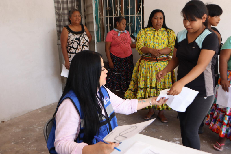 MANTIENEN REGIDORAS DEL PAN ATENCIÓN PERMANENTE A ASENTAMIENTOS TARAHUMARAS TRAS DAÑOS POR LLUVIAS RECIENTES