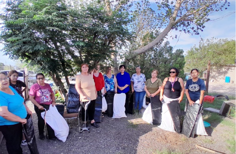LUPITA BORRUEL CONTINÚA EN RECORRIDOS Y ENTREGA DE APOYOS EN GRANJAS CERRO GRANDE