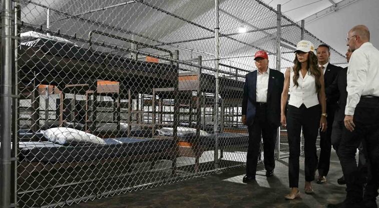 750 MIGRANTES FUERON REPORTADOS EN JAULAS DEL ‘ALLIGATOR ALCATRAZ’