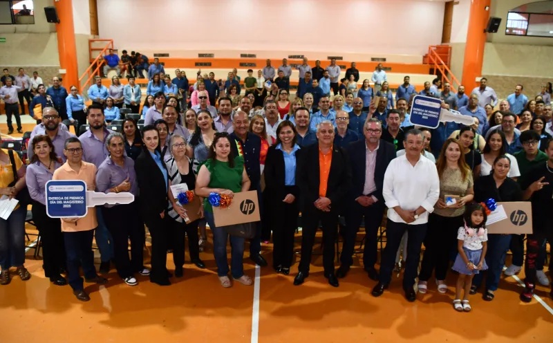ENTREGA EL ESTADO PREMIOS DEL SORTEO POR DÍA DEL MAGISTERIO 2025