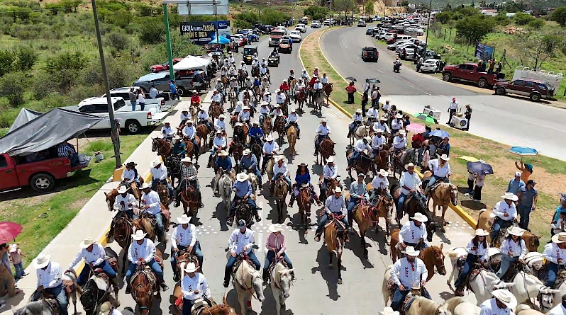 CIERRA LA XXX GRAN CABALGATA VILLISTA EN EL PUEBLO MÁGICO DE PARRAL CON MÁS DE 8 MIL JINETES