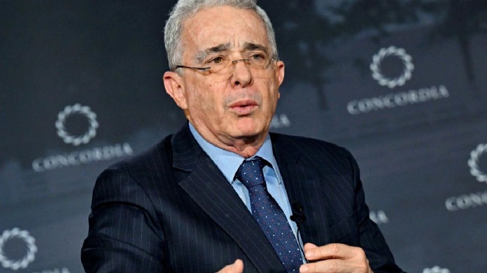 EXPRESIDENTE DE COLOMBIA ÁLVARO URIBE FUE SENTENCIADO A 12 AÑOS DE PRISIÓN DOMICILIARIA