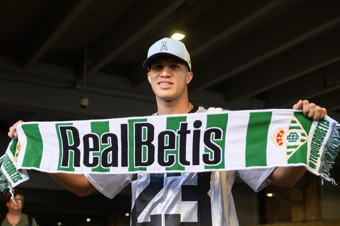 OFICIAL: NELSON DEOSSA SE MARCHA DE RAYADOS PARA FICHAR POR EL BETIS